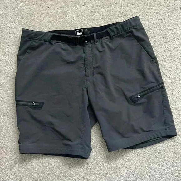 REI Gray Shorts Men’s Size XL 30 Zip Pockets Hiking Outdoor Active - Picture 1 of 12